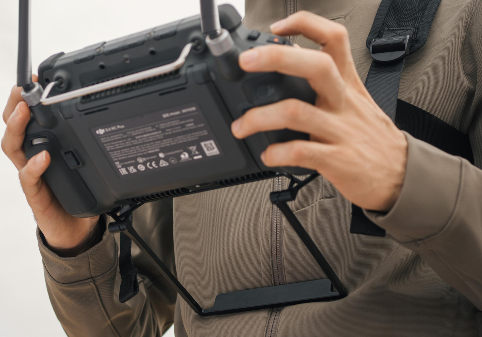 DJI RC Plus Strap and Waist Support Kit – Bild 5